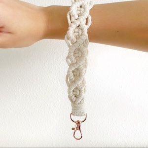 MACRAME WRISTLET